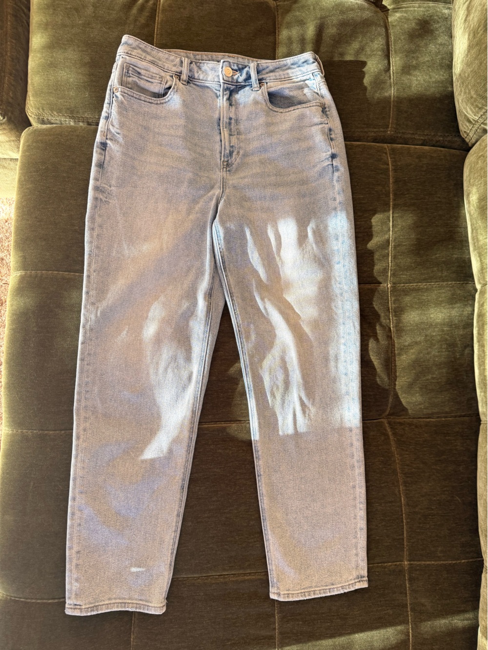 American Eagle Outfitters High-Rise Light Wash Straight Mom Jeans